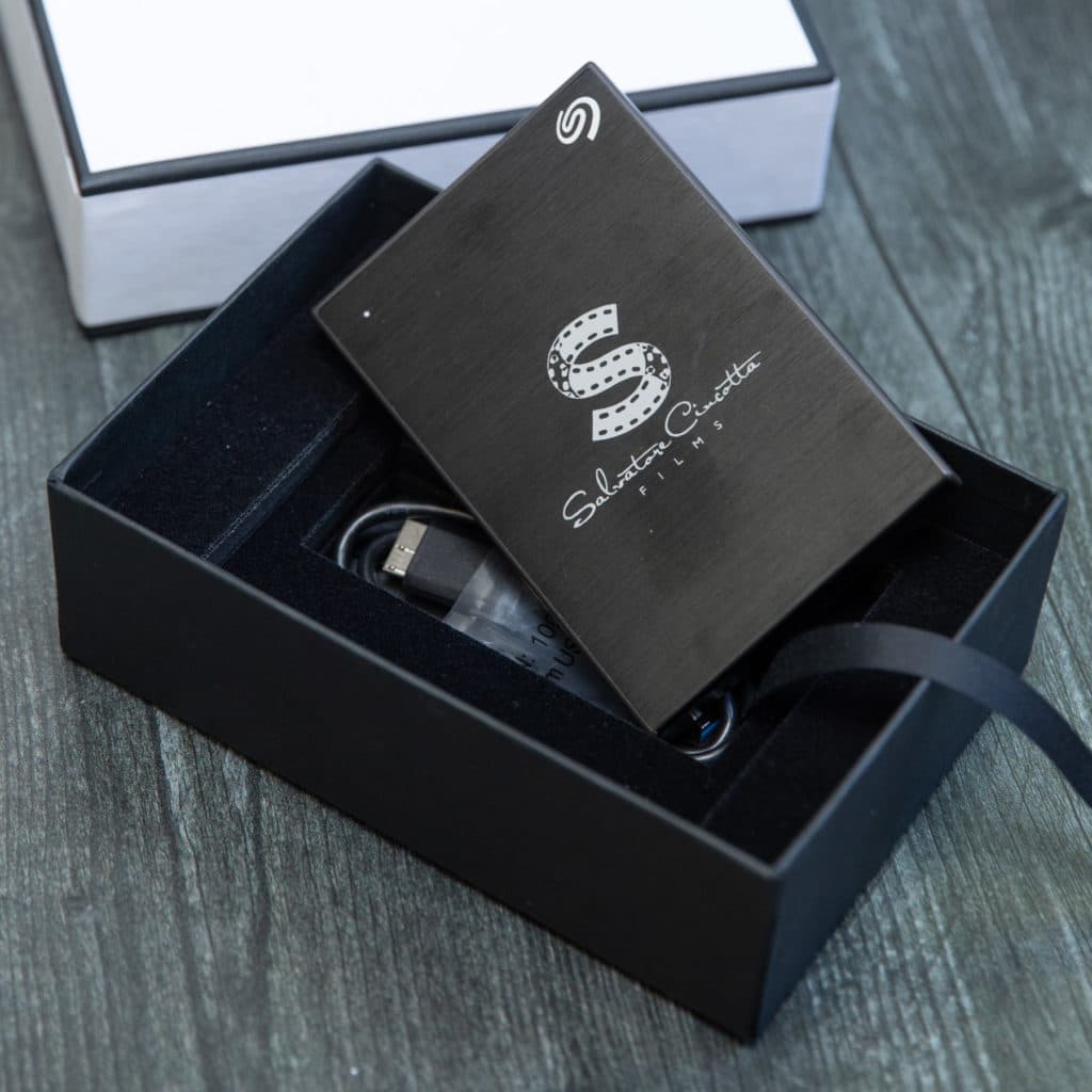 Seagate Backup Plus Slim + Tailored Linen Box Bundle